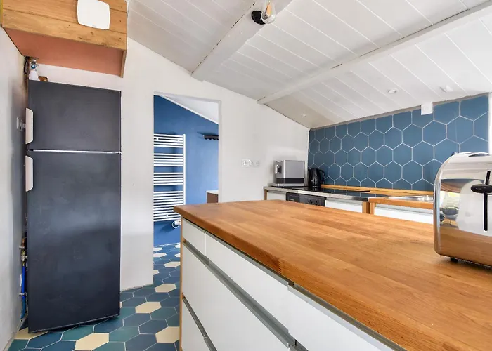 Maison Pour 2 Adultes - 4 Enfants - 600m * L'Epine (Vendee)